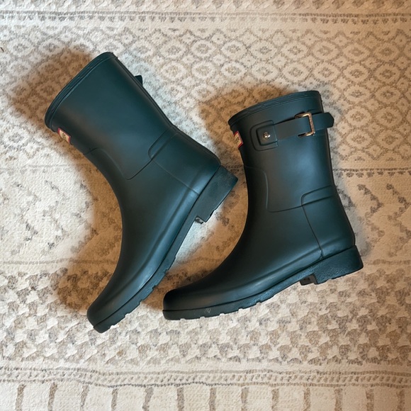 Hunter Refined Slim Short Rainboot - Picture 2 of 10